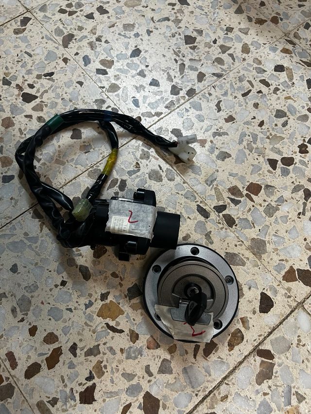 BOMBIN LLAVE Y APERTURA DEPOSITO YAMAHA R6