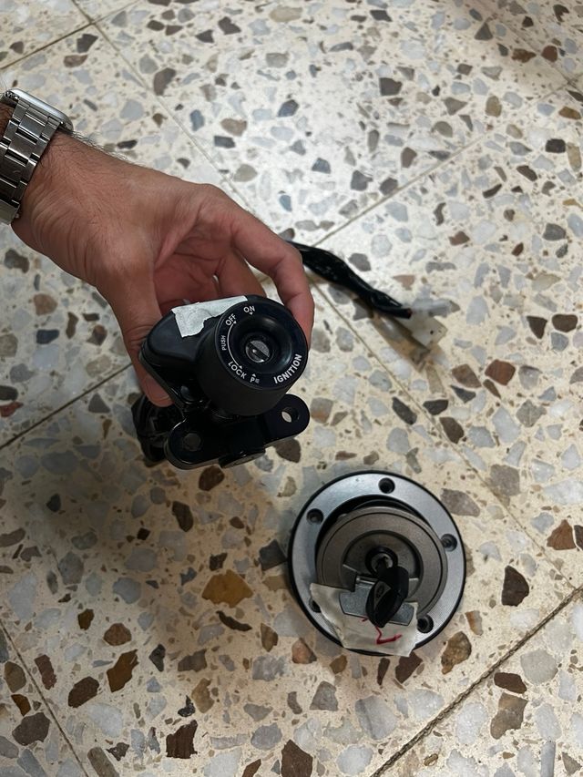 BOMBIN LLAVE Y APERTURA DEPOSITO YAMAHA R6