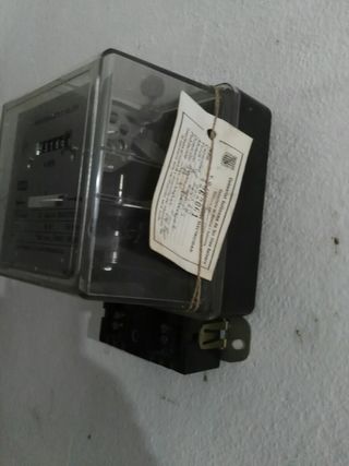 Contador de corriente antiguo.