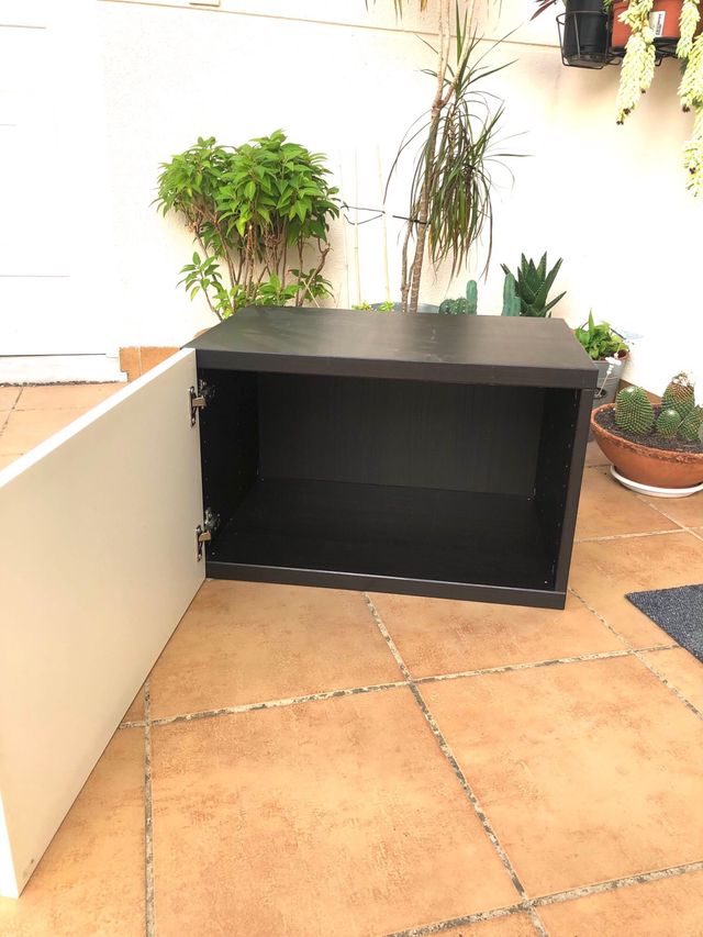 ESTANTERIA CON PUERTA