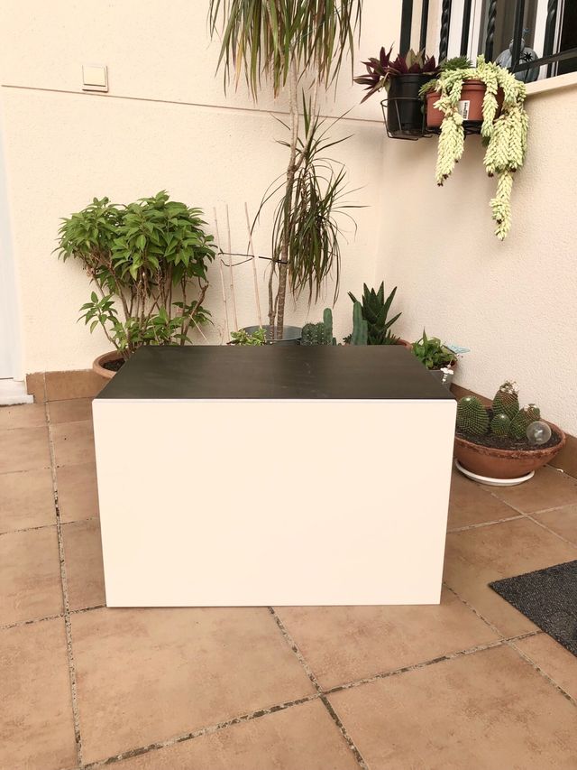 ESTANTERIA CON PUERTA