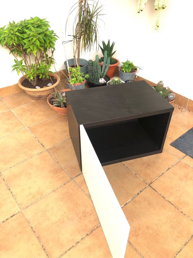 ESTANTERIA CON PUERTA