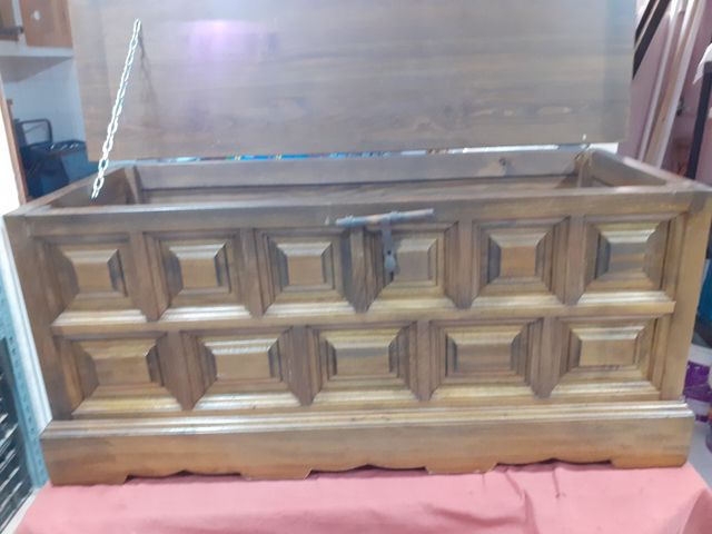 baúl de madera maciza 