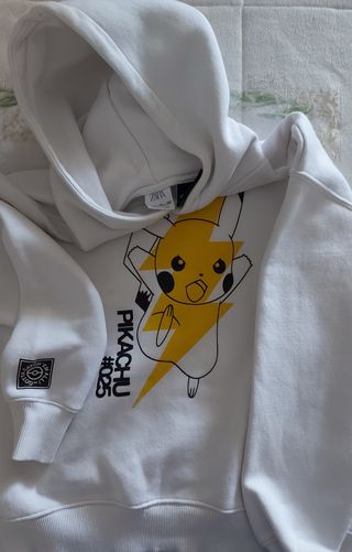 SUDADERA POKEMON CON CAPUCHA