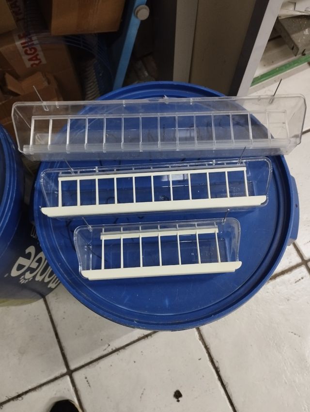 Mangiatoie per gabbie degli uccelli