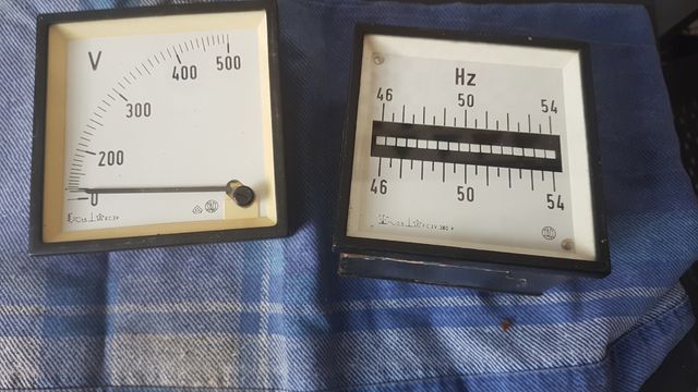 Scala dell'orologio 0-500 volt.