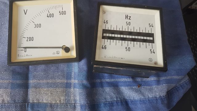 Scala dell'orologio 0-500 volt.