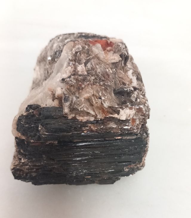 Mineral de turmalina 620