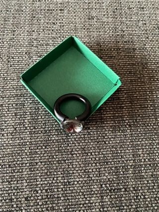 Anillo con forma de diamante