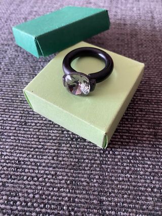 Anillo con forma de diamante