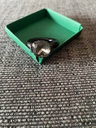 Anillo con forma de diamante