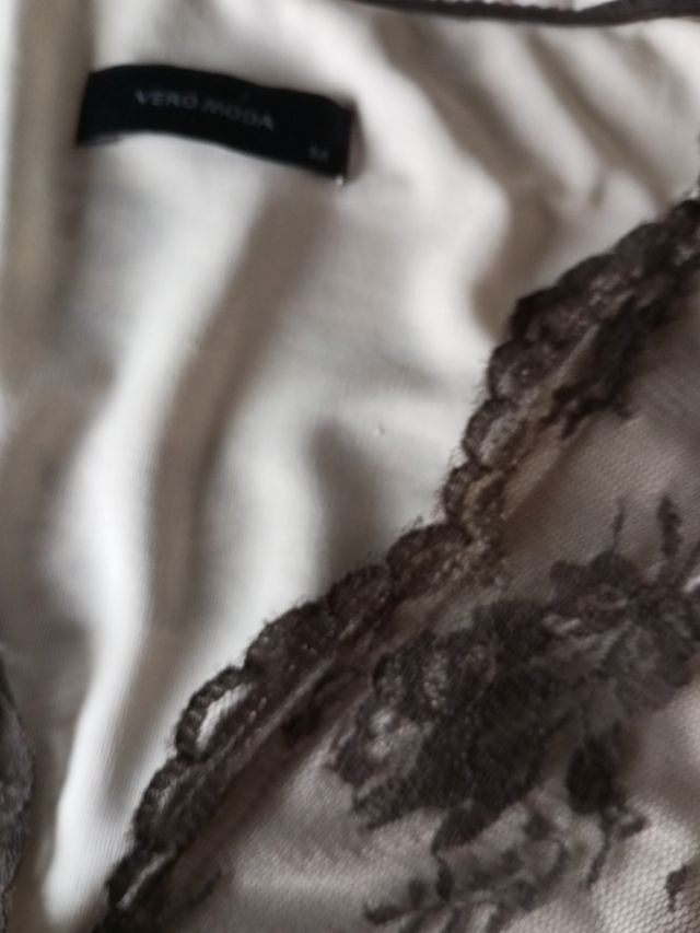 Top de encaje color chocolate