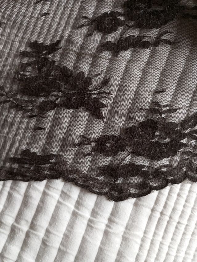 Top de encaje color chocolate