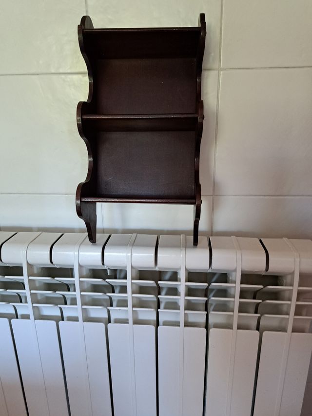 Repisa de madera de Nogal