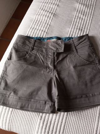 Pantalones cortos verdes de mujer Lola Espeleta. 