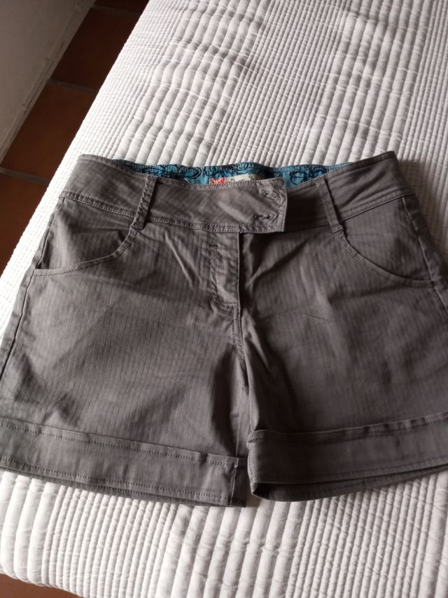 Pantalones cortos verdes de mujer Lola Espeleta.