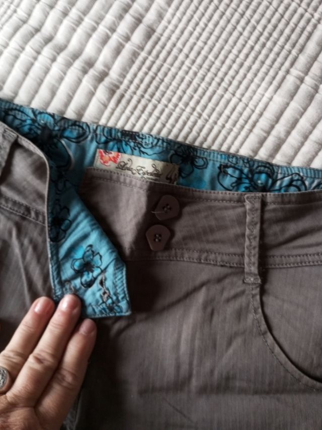 Pantalones cortos verdes de mujer Lola Espeleta.