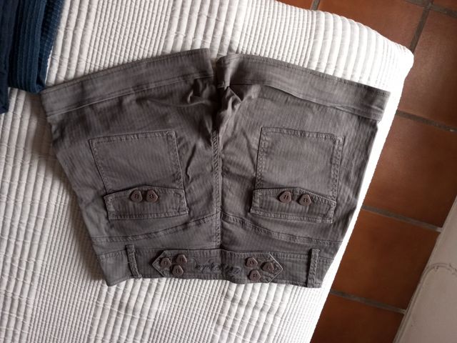 Pantalones cortos verdes de mujer Lola Espeleta.