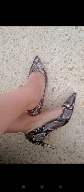 Tacón salón zara cerrado serpiente