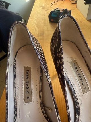 Tacón salón zara cerrado serpiente
