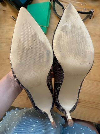 Tacón salón zara cerrado serpiente