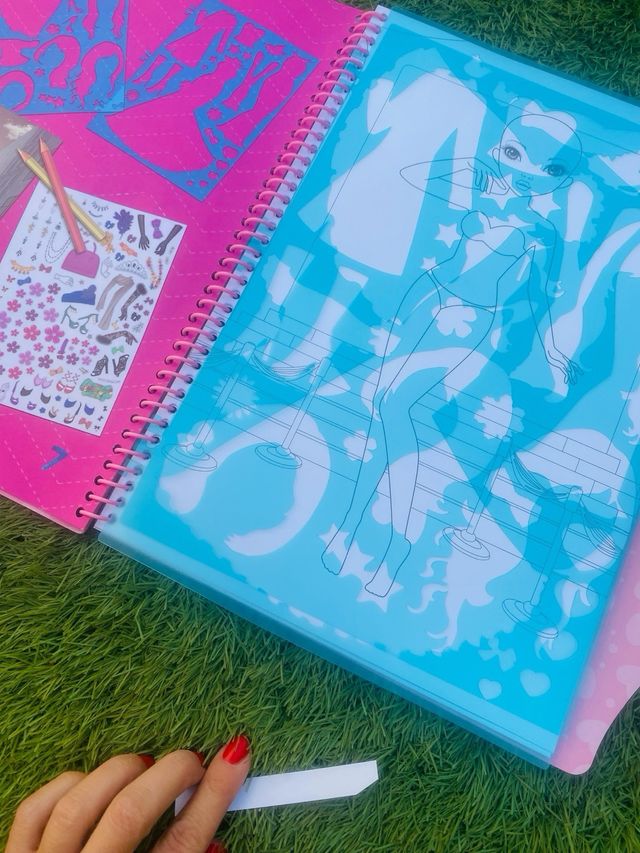 Cuadernillo maleta pegatinas y recortables