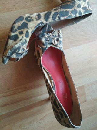 Zapato de tacon leopardo