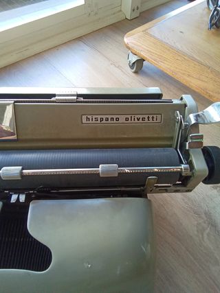 MAQUINA DE ESCRIBIR OLIVETTI