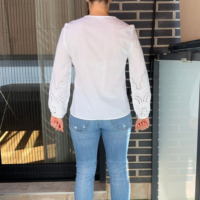 Camisa blanca mangas bordado eseoese