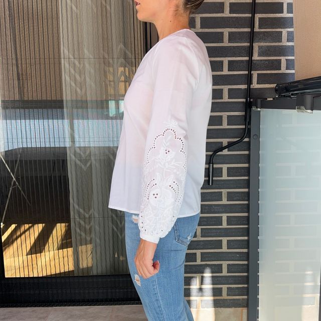 Camisa blanca mangas bordado eseoese