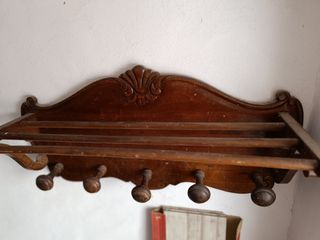 Perchero de madera antiguo