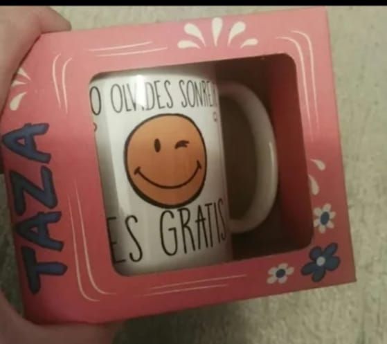 Tazza con scritta «Slogan» con relativo astuccio