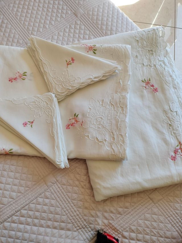 Tovaglia in lino ricamata 260x160 + 12 tovaglioli