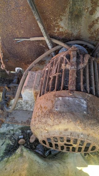 Hormigonera con motor Siemens.