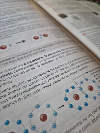Física y Química 3 ESO. Editorial Oxford.
