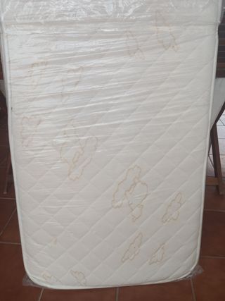 Cuna de viaje con colchón 