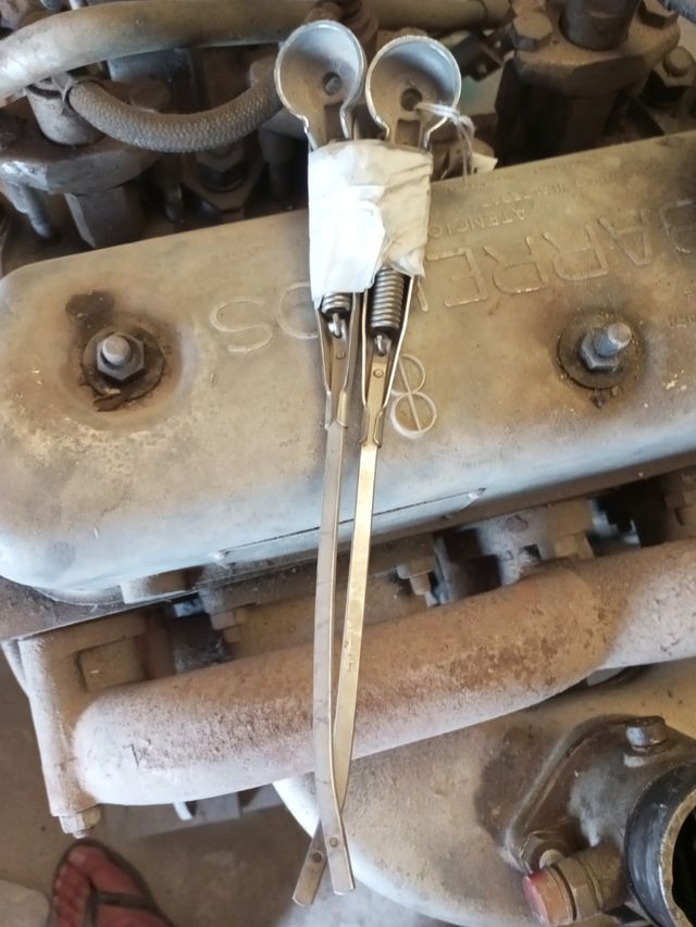 Brazos limpiaparabrisas Seat 600