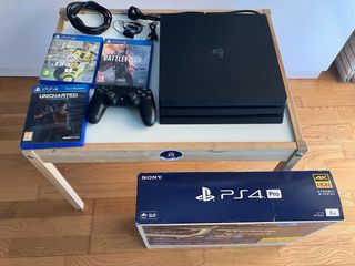 Playstation 4 PRO 1TB con caja + 3 juegos