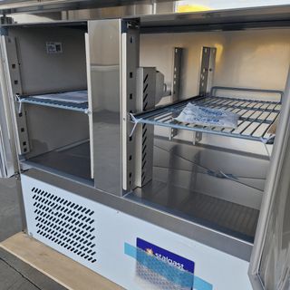 🏰CM✜ Mesa Fría 3 Puertas (AI)