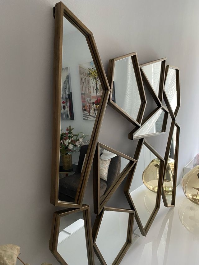 Espejo de diseño para decoración.