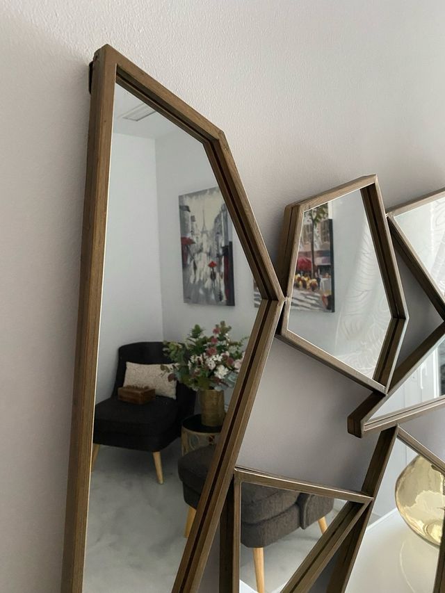 Espejo de diseño para decoración.