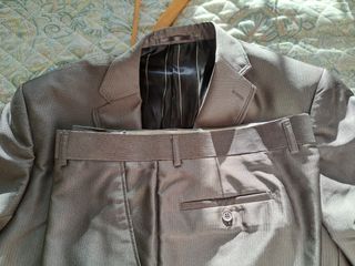 Traje para hombre, gris acero