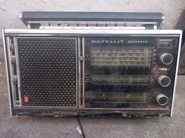 Radio grundig Satellit 2000 profesional FUNCIONA