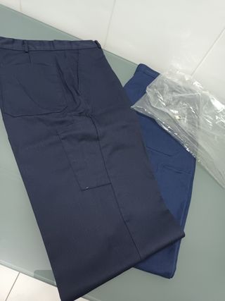 2 pantalos de trabajo nuevos