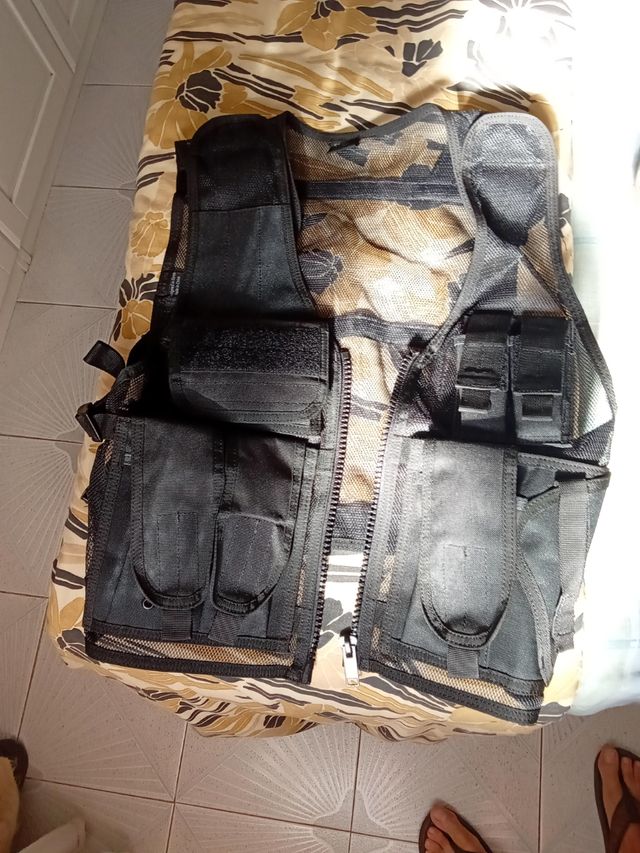 Traje camuflaje y chaleco t 14