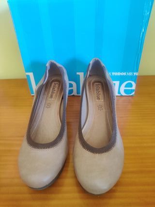 Zapatos beige elásticos de piel 40