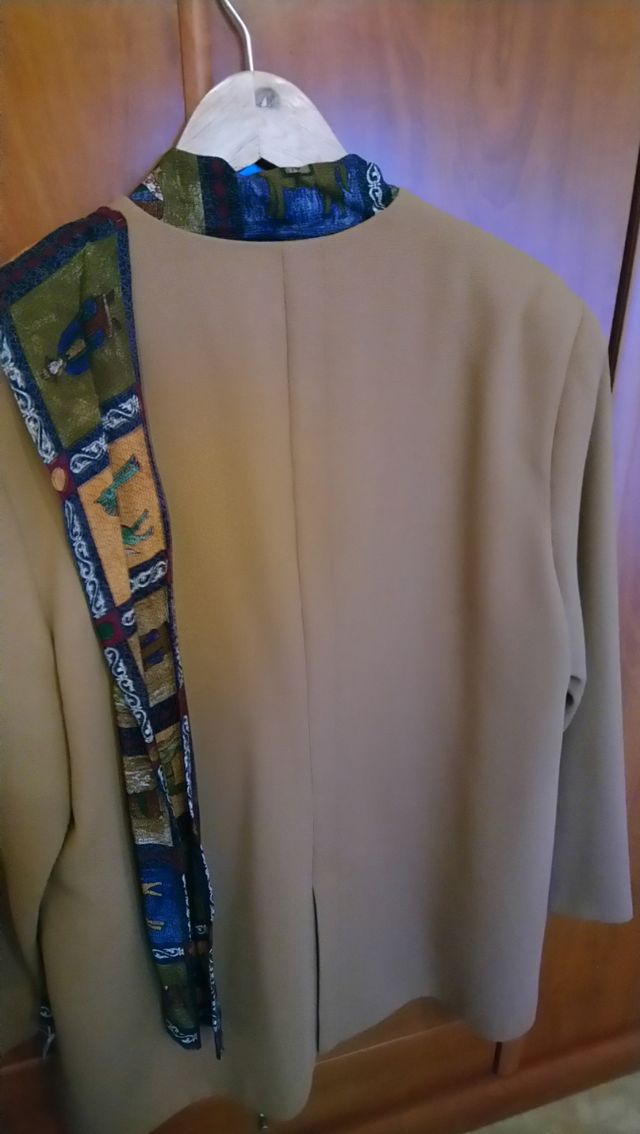 Chaquetón entretiempo,  camisa y fular a juego