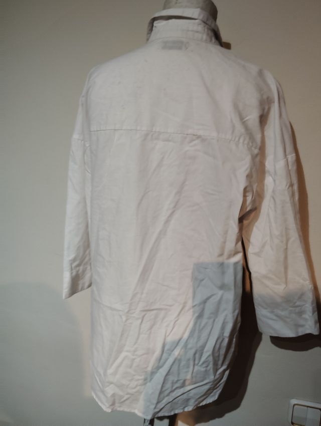 Camisa blanca con estampado