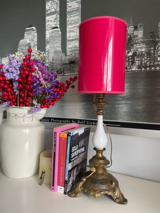 LÁMPARA DE MESA DE PORCELANA METAL DORADO