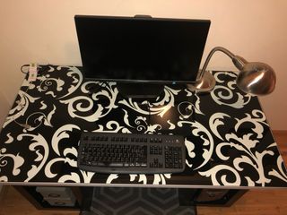 Escritorio blanco y negro
